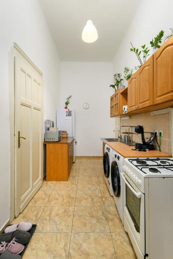Two Separate Rooms Apartment In City Center, Party District Boedapest Buitenkant foto