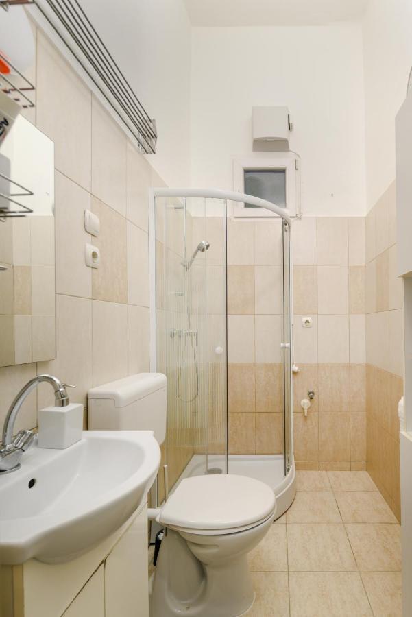 Two Separate Rooms Apartment In City Center, Party District Boedapest Buitenkant foto